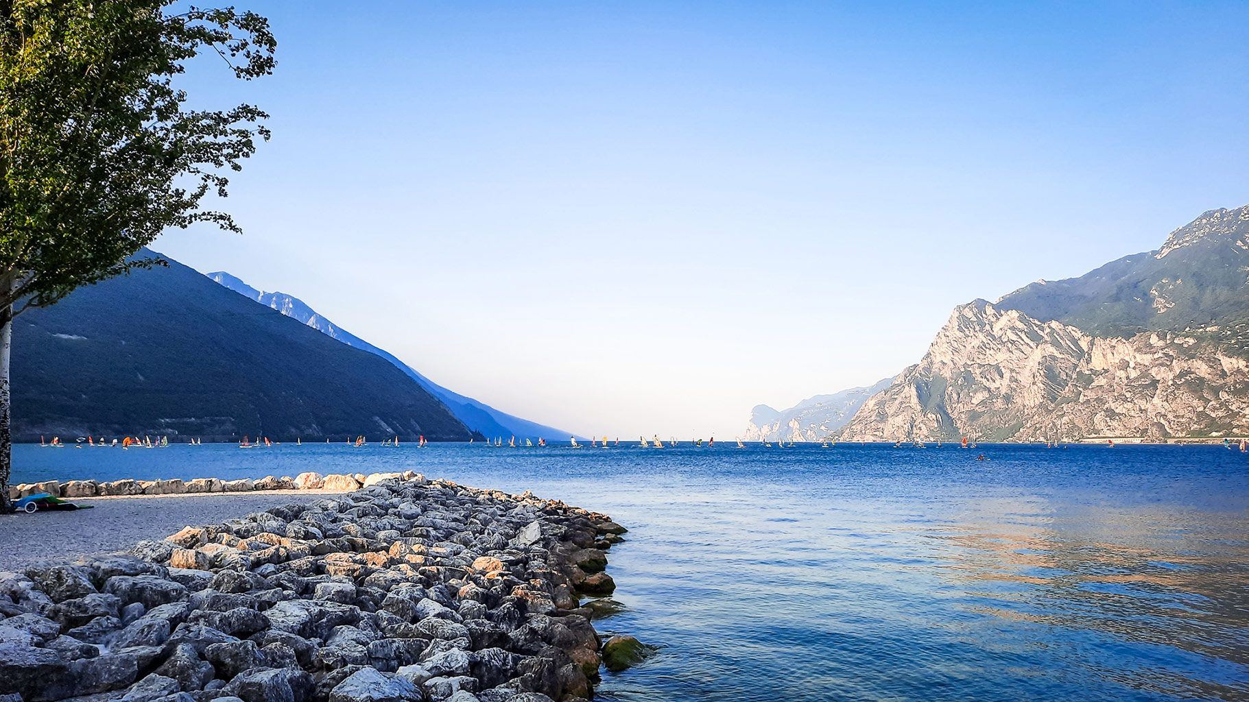 Torboul Torbole sul Garda, maravillosa playa en el lago di Garda - Objetivo Camper